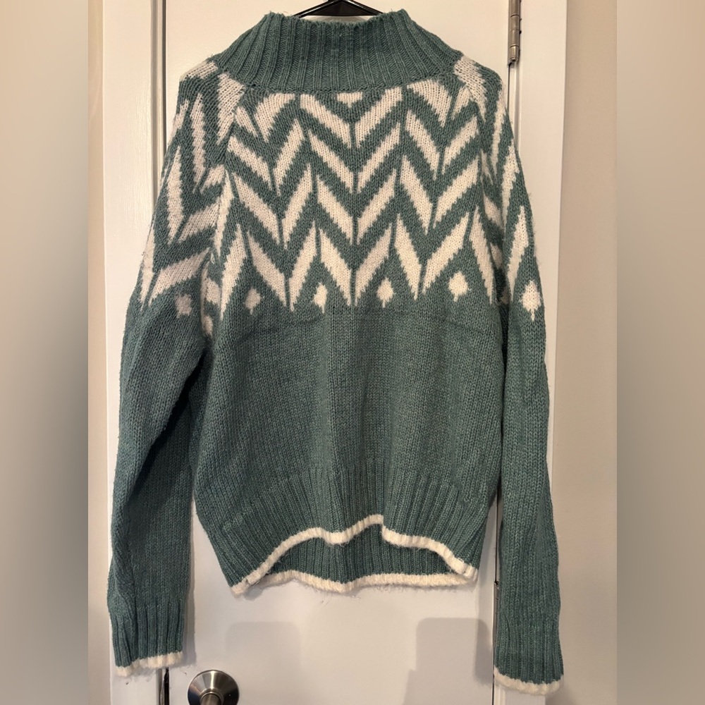 Patterned Short Turtleneck